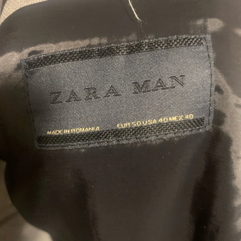 Men’s suit and pants. Zara suit. Located in Toronto, can be delivered in GTA. - Picture 3 of 4